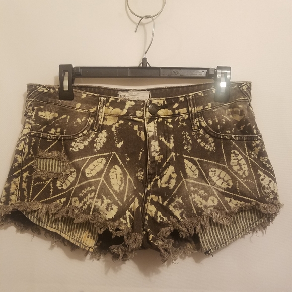 FREE PEOPLE TIE-DYE BLEACHED BROWN SHORTS - Picture 2 of 9